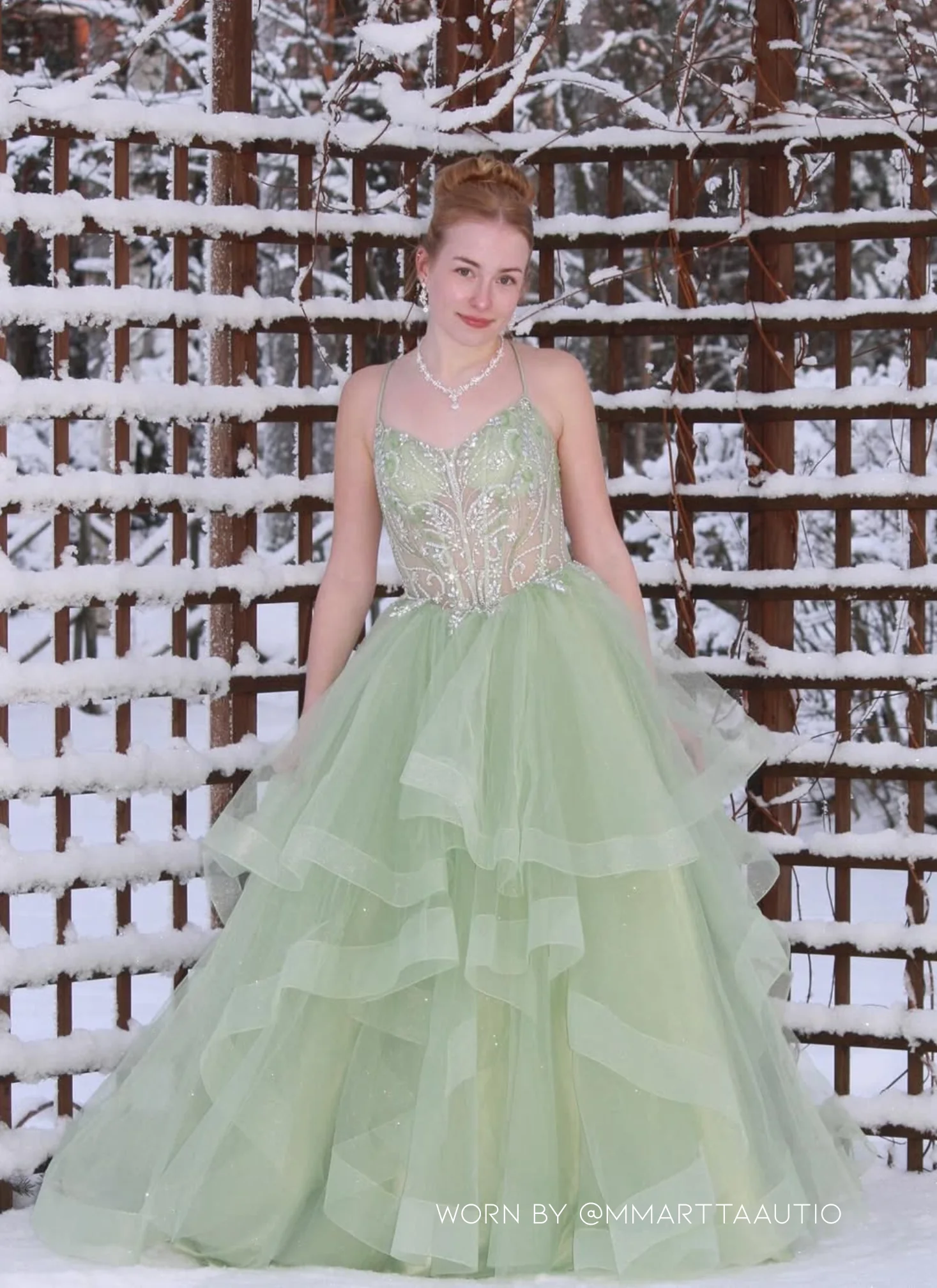 Röyhelöhelmaiset tanssimekot